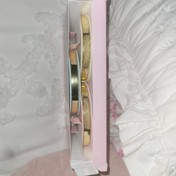 Too Faced Let It Snow Globes Makeup Collection - Picture 3 of 5